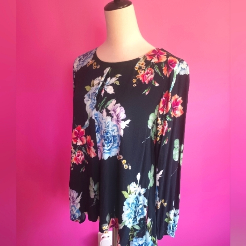 Karen Kane Ladies Multicolor Floral Assymetrical Long Sleeve Blouse (Size Small) - Picture 3 of 6